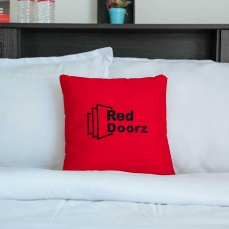Reddoorz Plus Near Mango Avenue Cebu Exterior photo